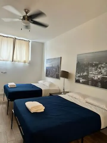 Apartment 4 Bedroom Sleeps 20 People *