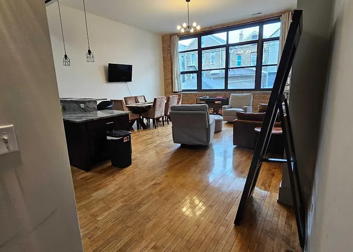 Apartment 4 Bedroom Sleeps 20 People