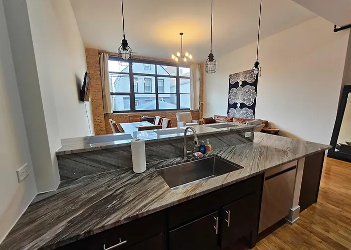 4 Bedroom Sleeps 20 People Apartment *