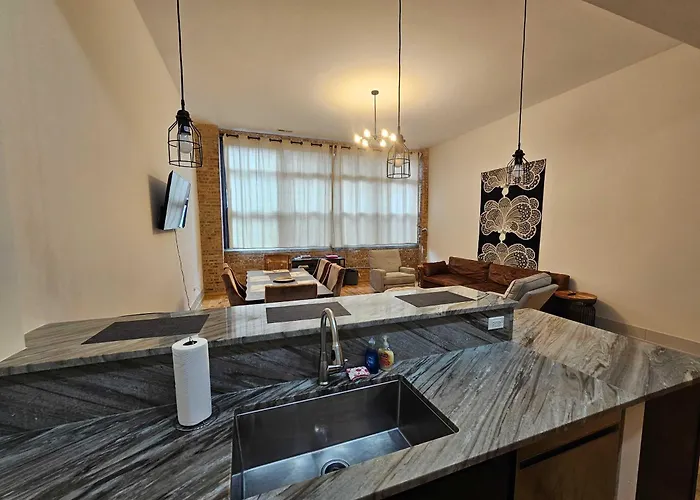 4 Bedroom Sleeps 20 People Apartment