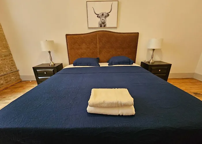 4 Bedroom Sleeps 20 People Chicago