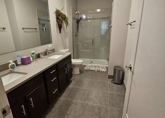 4 Bedroom Sleeps 20 People Apartment