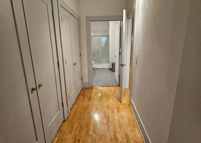 Apartment 4 Bedroom Sleeps 20 People *