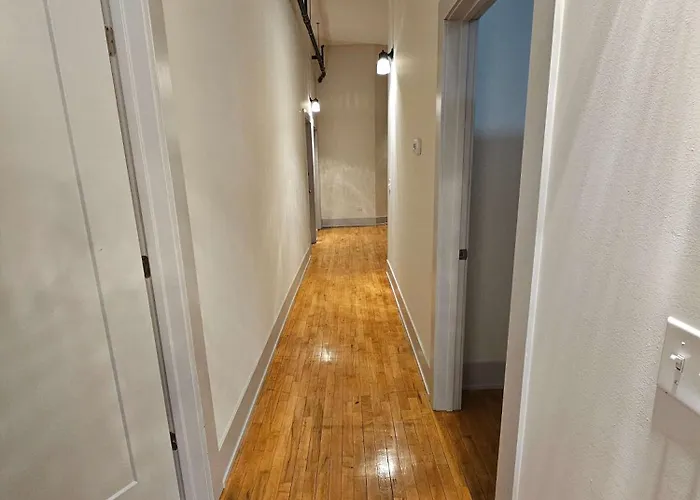 4 Bedroom Sleeps 20 People Apartment