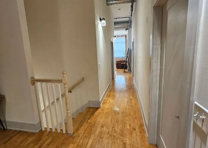Apartment 4 Bedroom Sleeps 20 People Chicago
