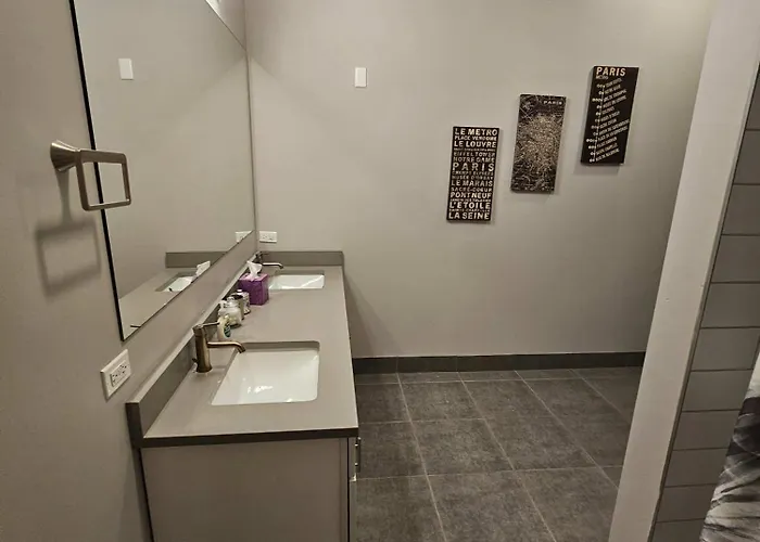 4 Bedroom Sleeps 20 People Apartment