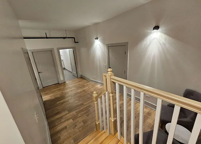 4 Bedroom Sleeps 20 People Apartment