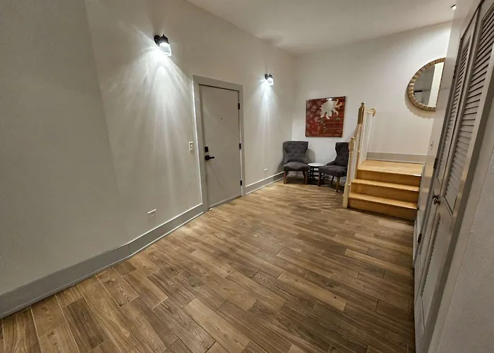 4 Bedroom Sleeps 20 People *