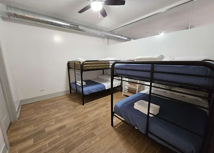Apartment 4 Bedroom Sleeps 20 People *