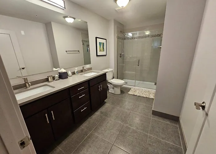 4 Bedroom Sleeps 20 People Apartment