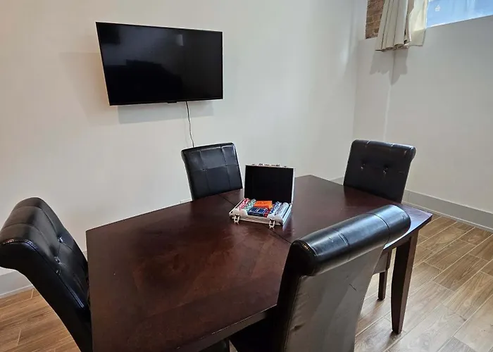 Apartment 4 Bedroom Sleeps 20 People