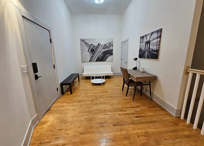 Apartment 4 Bedroom Sleeps 20 People Chicago