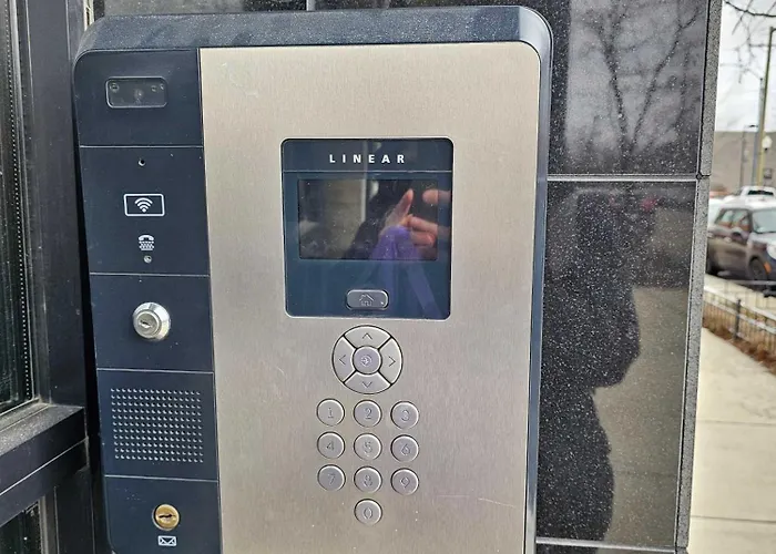 4 Bedroom Sleeps 20 People *